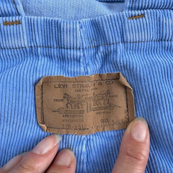 Vintage Levi's Blue corduroy Overalls Classic Workwear Style - Picture 5 of 6